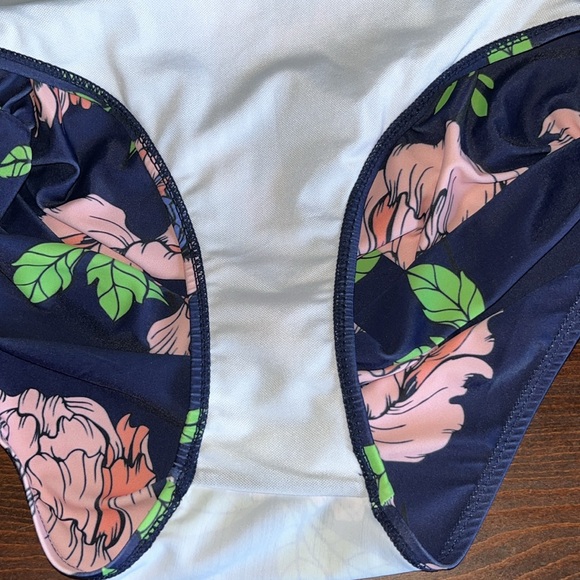 B2PRITY Size Medium One Piece Swimsuit NWOT - Picture 6 of 8